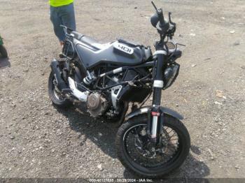  Salvage Husqvarna Vitpilen 401 Svartpilen 4