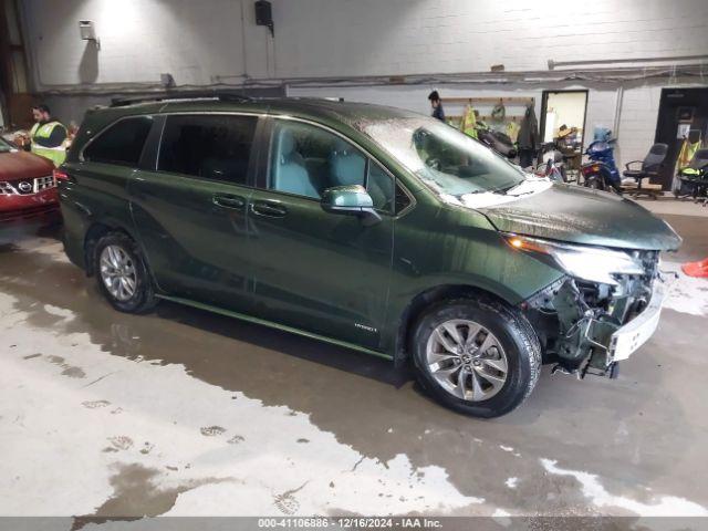  Salvage Toyota Sienna