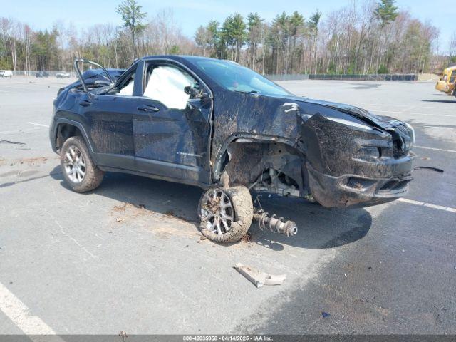  Salvage Jeep Cherokee