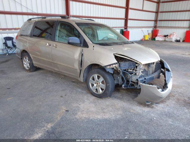  Salvage Toyota Sienna