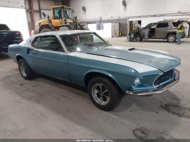  Salvage Ford Mustang