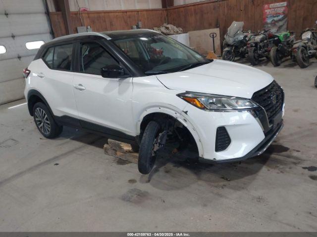  Salvage Nissan Kicks