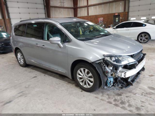  Salvage Chrysler Pacifica