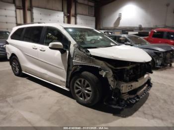  Salvage Toyota Sienna