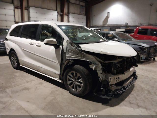  Salvage Toyota Sienna