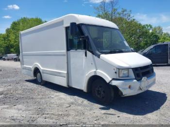  Salvage Isuzu Commercial Van