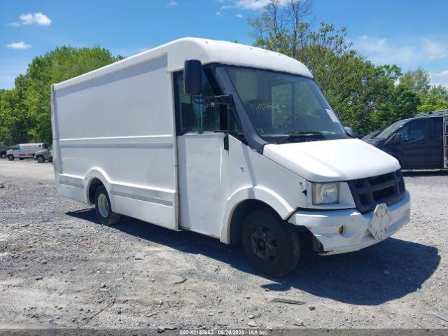  Salvage Isuzu Commercial Van