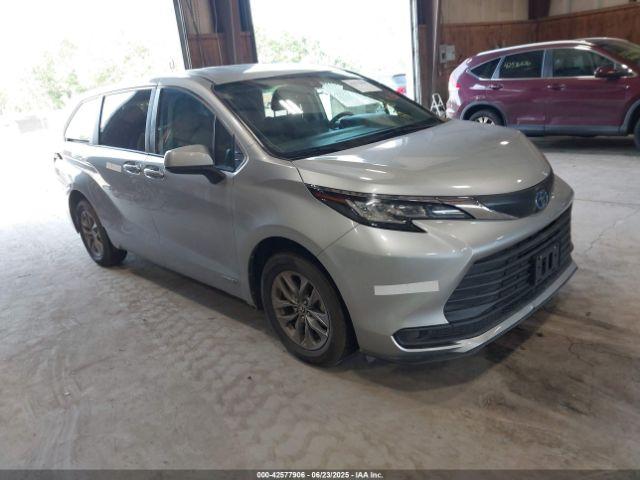  Salvage Toyota Sienna