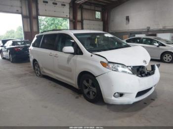  Salvage Toyota Sienna