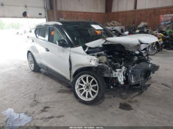  Salvage Nissan Kicks