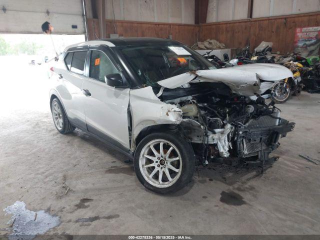  Salvage Nissan Kicks