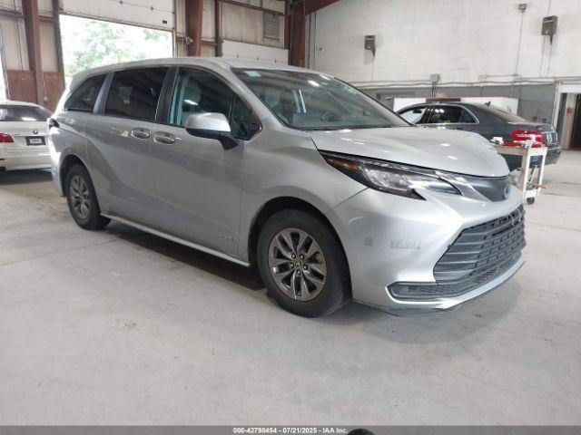  Salvage Toyota Sienna