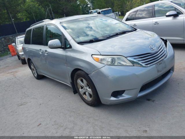  Salvage Toyota Sienna