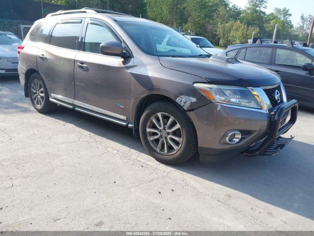  Salvage Nissan Pathfinder
