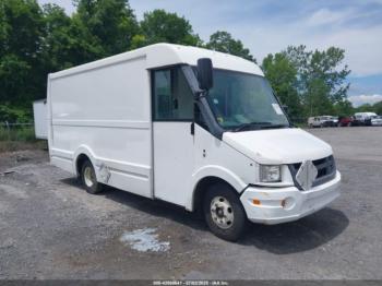  Salvage Isuzu Commercial Van