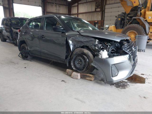  Salvage Nissan Kicks