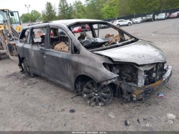  Salvage Toyota Sienna
