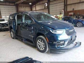  Salvage Chrysler Pacifica