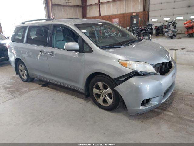  Salvage Toyota Sienna