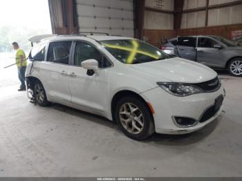  Salvage Chrysler Pacifica