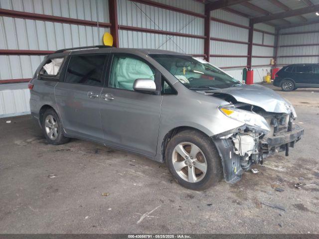  Salvage Toyota Sienna