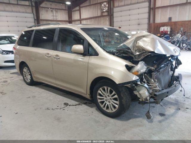  Salvage Toyota Sienna