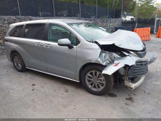  Salvage Toyota Sienna