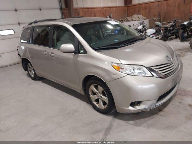  Salvage Toyota Sienna