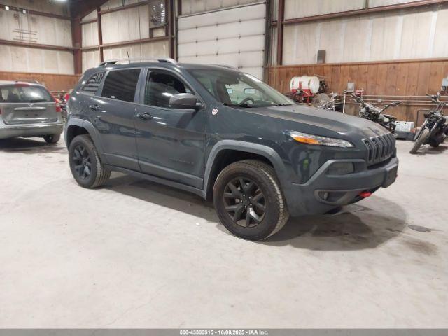  Salvage Jeep Cherokee