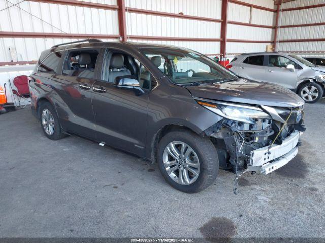  Salvage Toyota Sienna