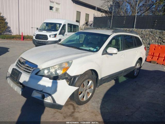 Subaru Outback 2.5i Limited Image 3