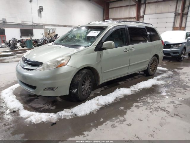 Toyota Sienna Xle Image 2
