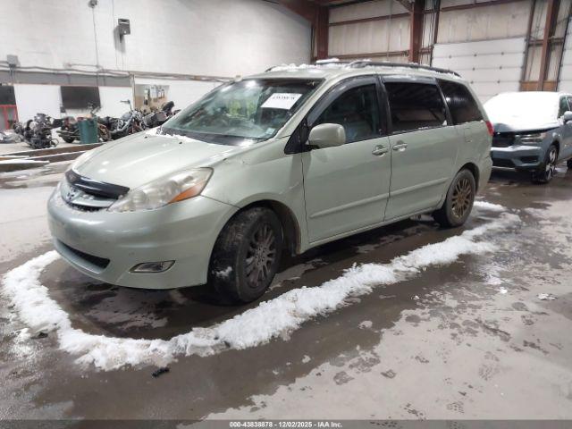 Toyota Sienna Xle Image 2