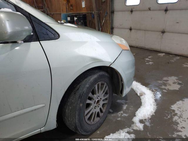 Toyota Sienna Xle Image 11