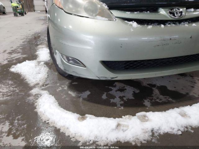 Toyota Sienna Xle Image 12