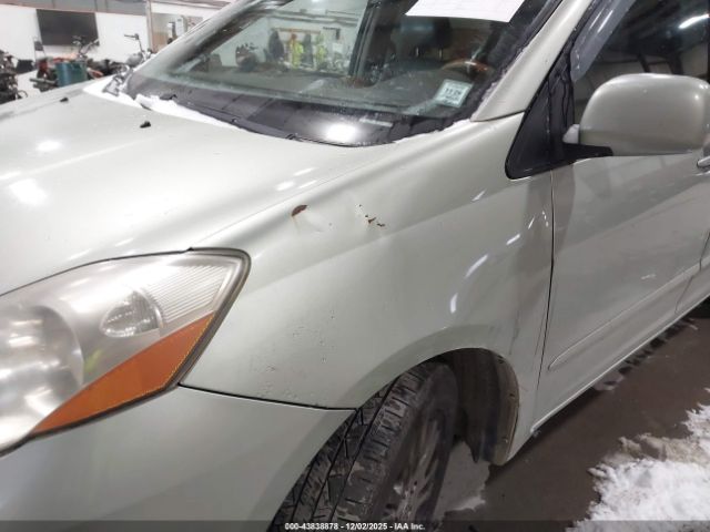 Toyota Sienna Xle Image 13