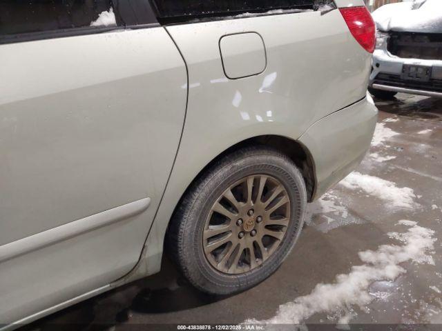 Toyota Sienna Xle Image 9