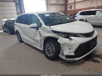  Salvage Toyota Sienna