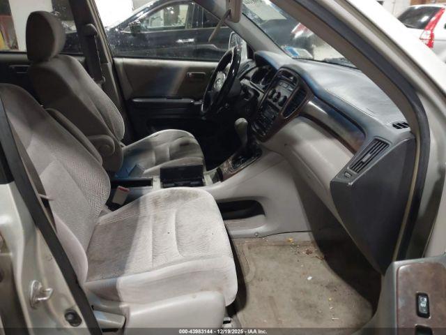 Toyota Highlander V6 Image 2