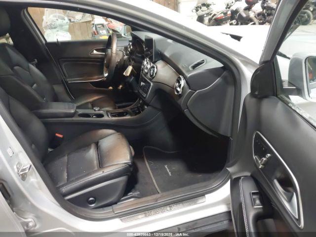 Mercedes-Benz GLA 4matic Image 5