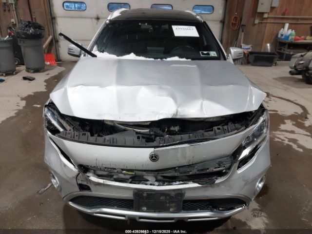 Mercedes-Benz GLA 4matic Image 6