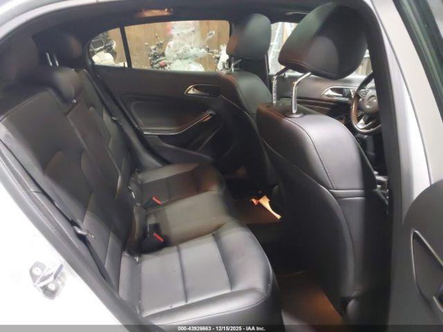 Mercedes-Benz GLA 4matic Image 7