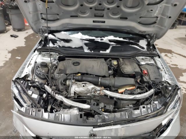 Mercedes-Benz GLA 4matic Image 11