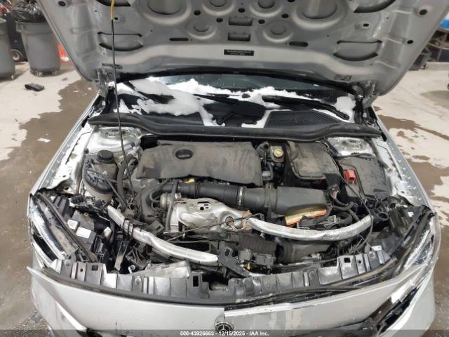 Mercedes-Benz GLA 4matic Image 11