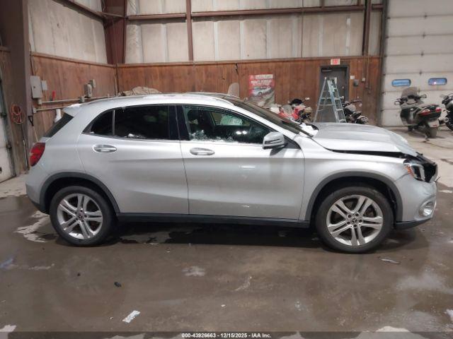 Mercedes-Benz GLA 4matic Image 9