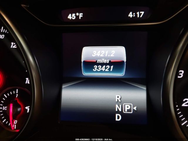 Mercedes-Benz GLA 4matic Image 16