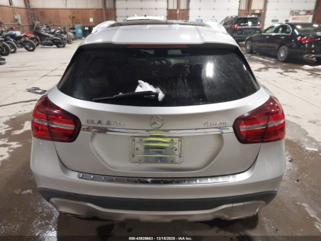 Mercedes-Benz GLA 4matic Image 15