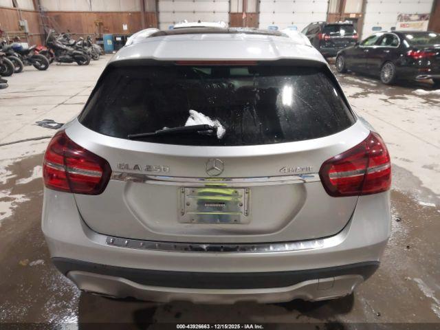 Mercedes-Benz GLA 4matic Image 15