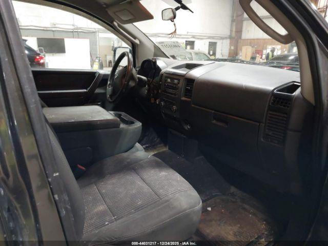 Nissan Titan Se Image 5