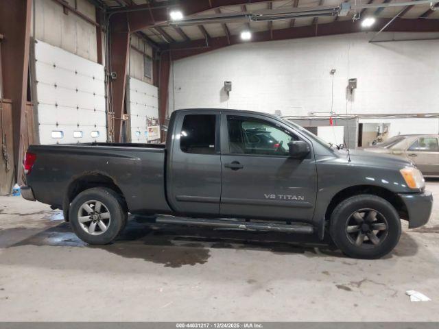 Nissan Titan Se Image 11